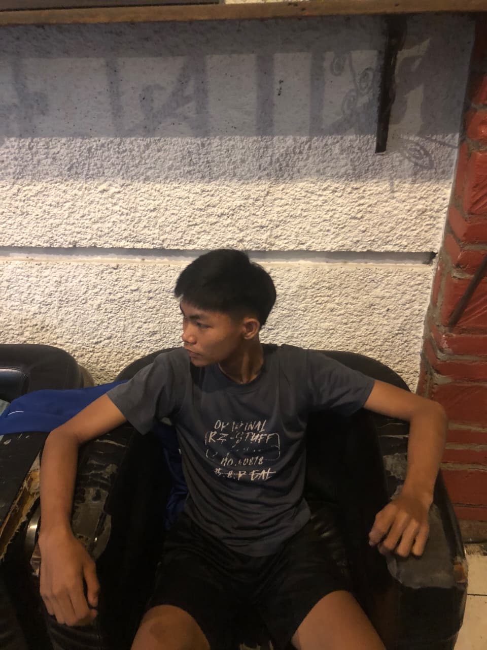 Gambar pertama